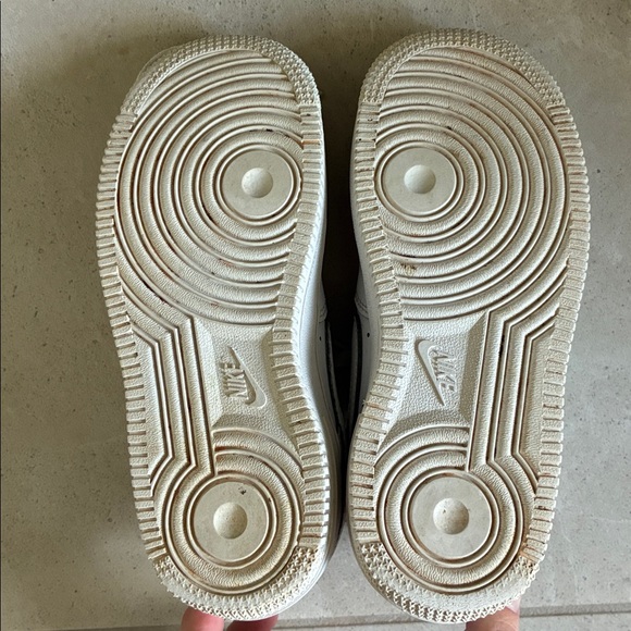 Nike Air Force - Picture 3 of 4